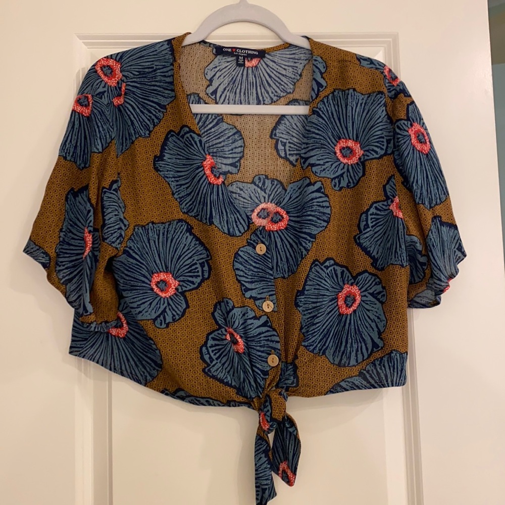 Button tie front crop top